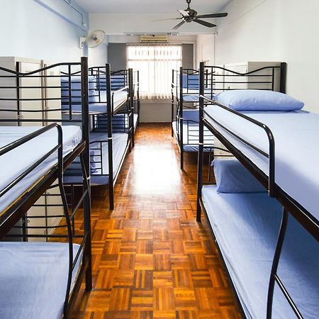Spot On 89872 Kuantan Backpackers Hotell Exteriör bild