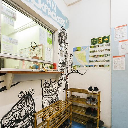 Spot On 89872 Kuantan Backpackers Hotell Exteriör bild